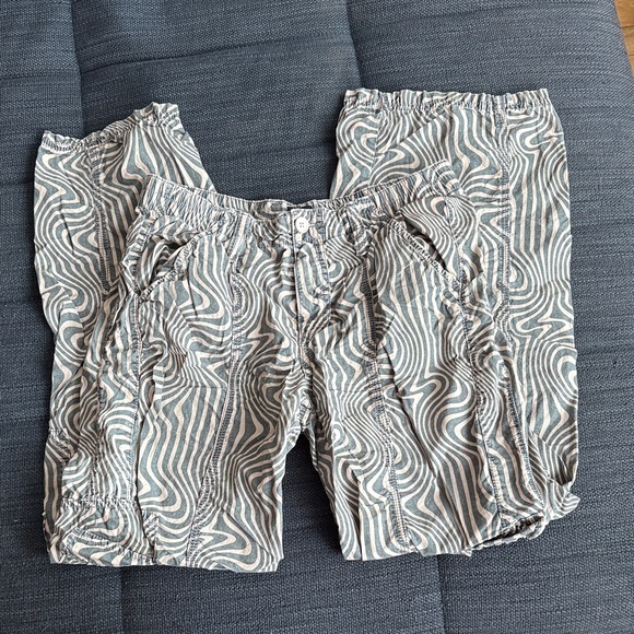 Swirled Patterned Pants - Picture 2 of 3